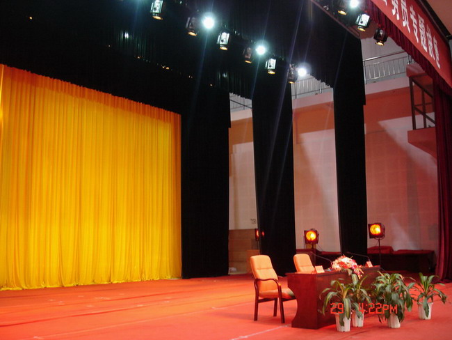 電動(dòng)舞臺(tái)幕布廠(chǎng)家【金舞臺(tái)機(jī)械】